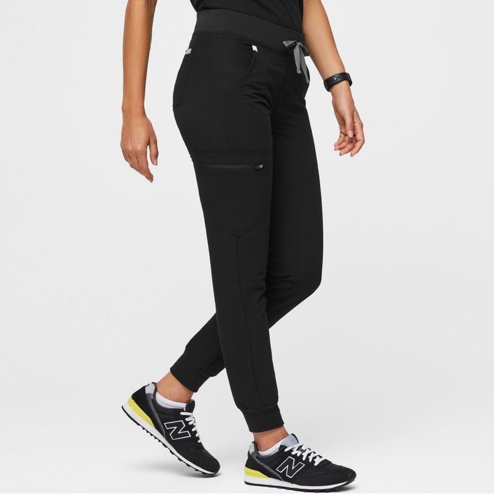 Black Zamora Jogger Scrub Pants size medium petite